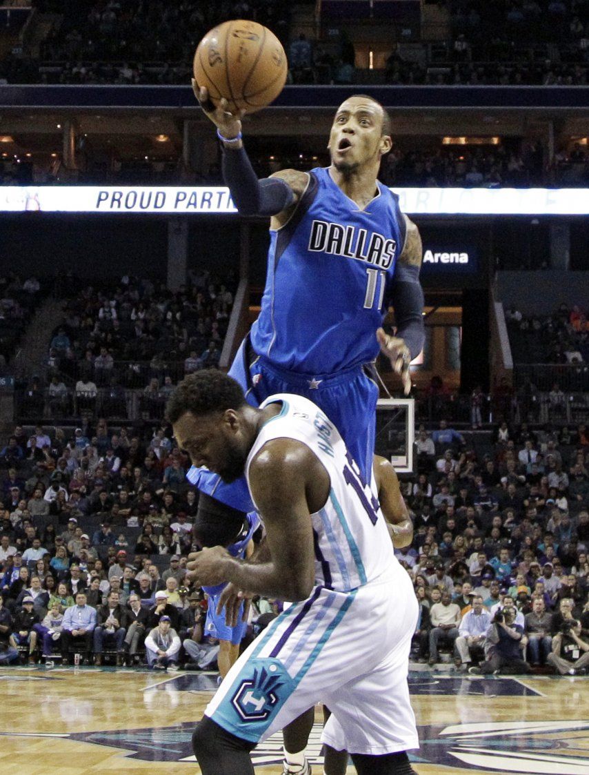 Mavs apabullan a Hornets