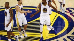 Los Warriors, a dos pasos de convertirse en un Superequipo