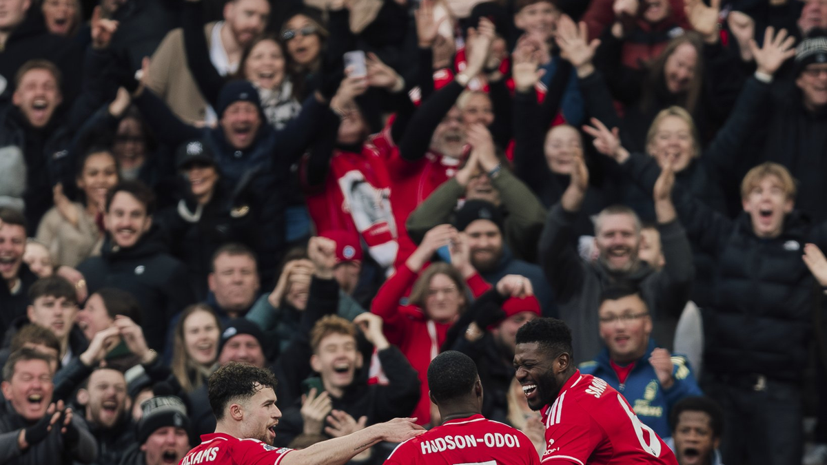 El Nottingham Forest aplastó al Tottenham con Hudson-Odoi de figura El Nottingham Forest aplastó al Tottenham con Hudson-Odoi de figura