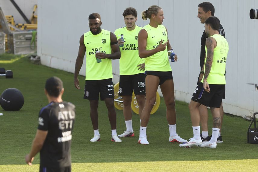 Julián Álvarez no viaja con el Atlético de Madrid a Marsella en plena incertidumbre