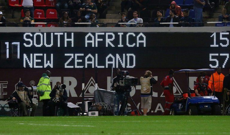 Los All Blacks destrozan a los Boks 57-15 y entran en la historia