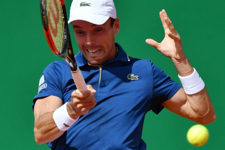 Nadal se pasea a octavos en Montecarlo, Djokovic necesitó más esfuerzo