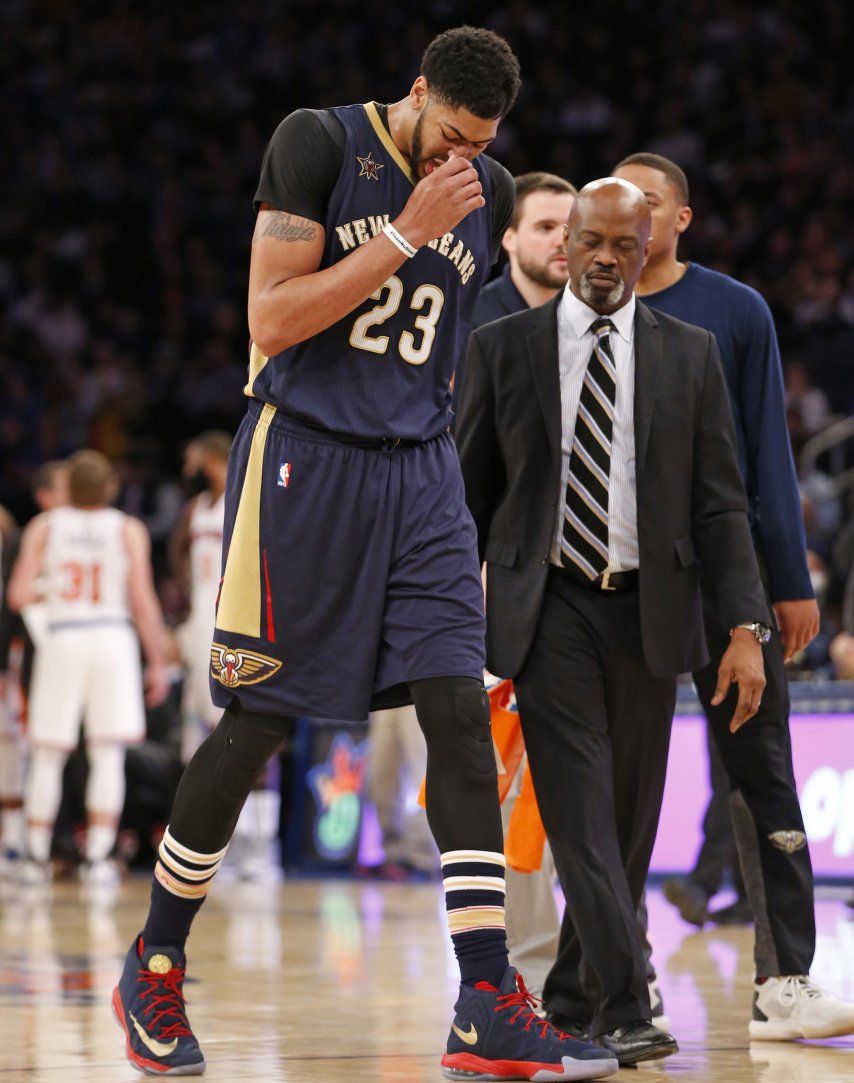 Davis anota 40 puntos pero se lastima en triunfo de Pelicans