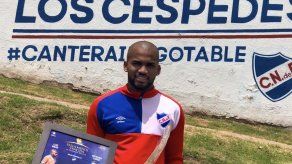 Luis Manotas Mejía recibe premio de valla menos vencida en Uruguay