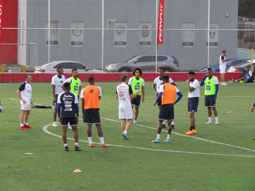 La selección de Panamá continúa preparándose para el duelo ante Costa Rica