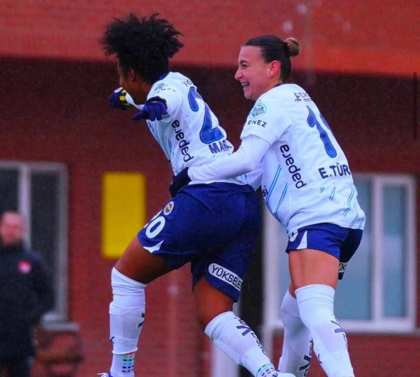 Marta Cox anota otro golazo en goleada del Fenerbahce