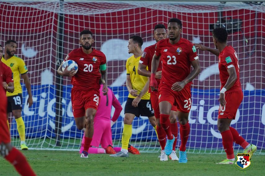 La selección de Panamá remontó a Jamaica en el Rommel Fernández