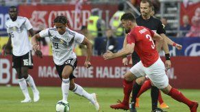 Sane queda fuera de plantel alemán; Neuer