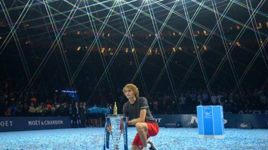 Zverev sorprende a Djokovic y gana el Masters