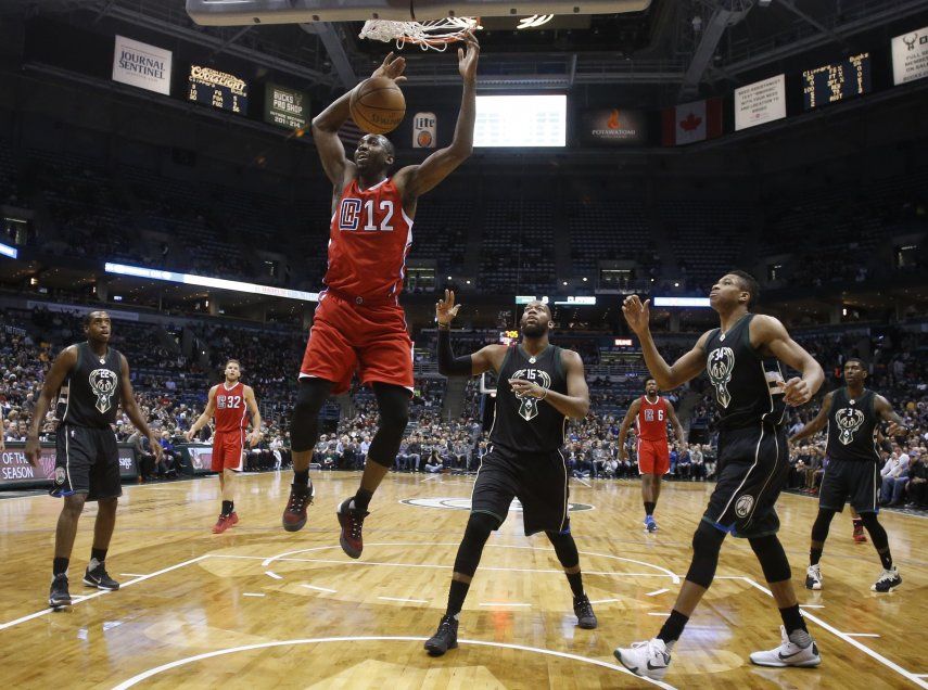 Redick comanda triunfo de Clippers sobre Bucks con 31 puntos