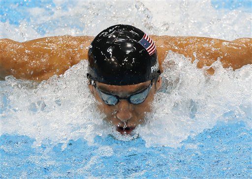 Michael Phelps vuelve al agua