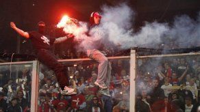 Italia: Violencia de hinchas serbios fuerza suspensión de partido