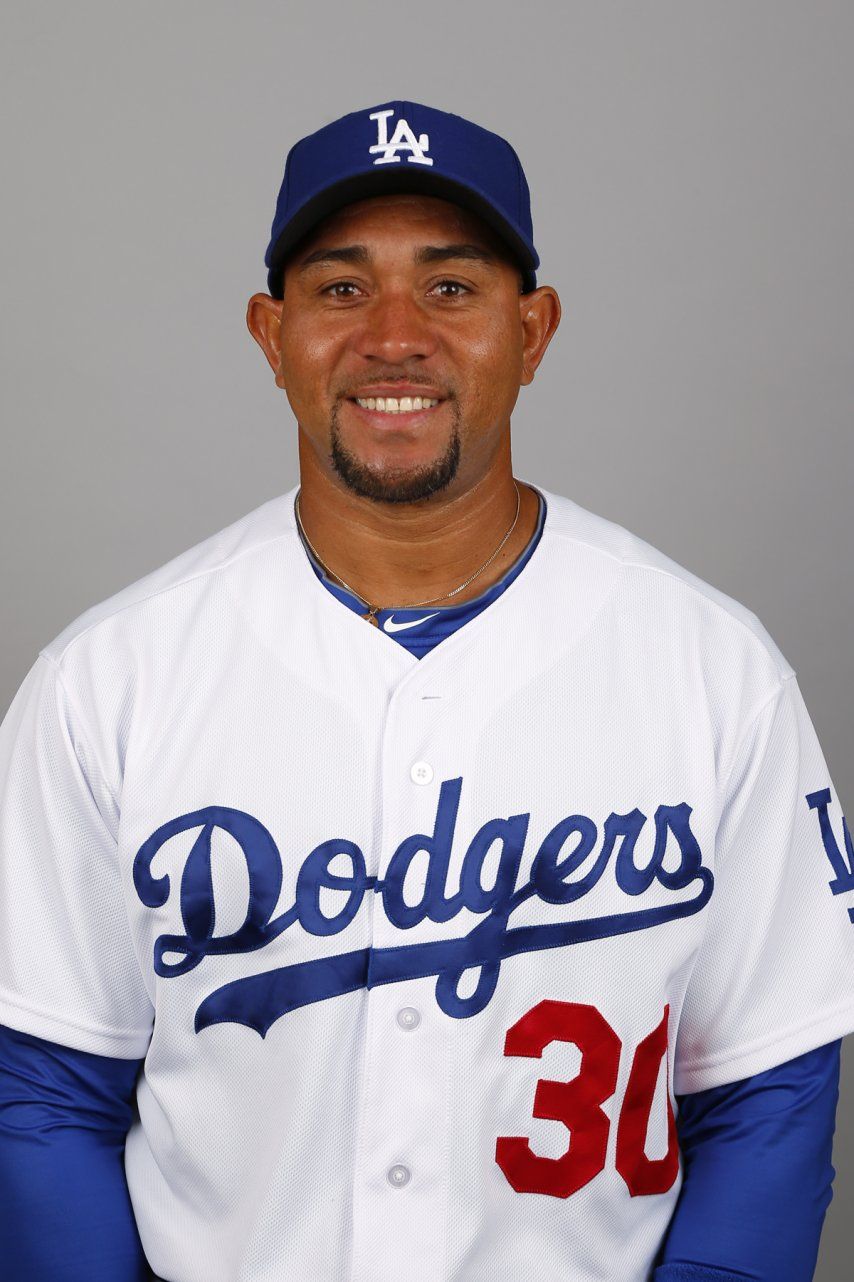 Dodgers dan de baja a Miguel Olivo
