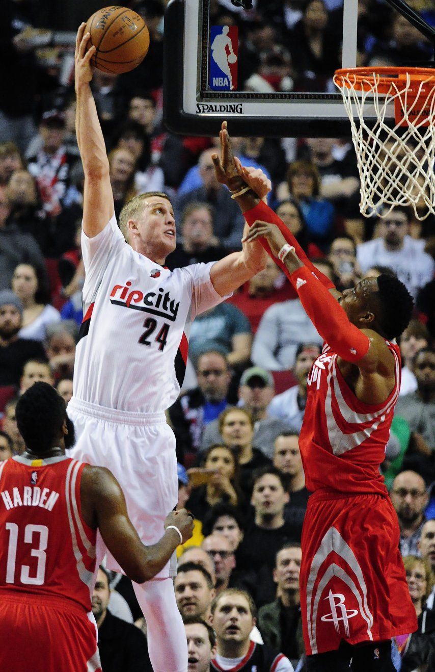 Lillard anota 31 y unos renacidos Blazers ganan a Rockets