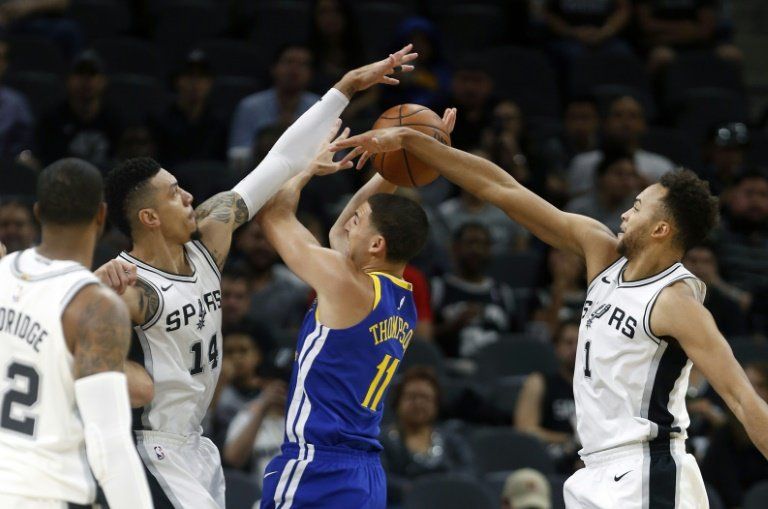 Warriors vencen a Spurs en duelo de entrenadores iracundos en la NBA
