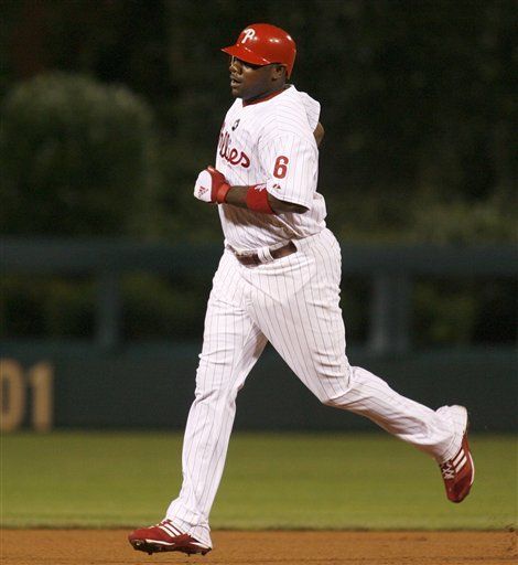 Ryan Howard abandona el hospital