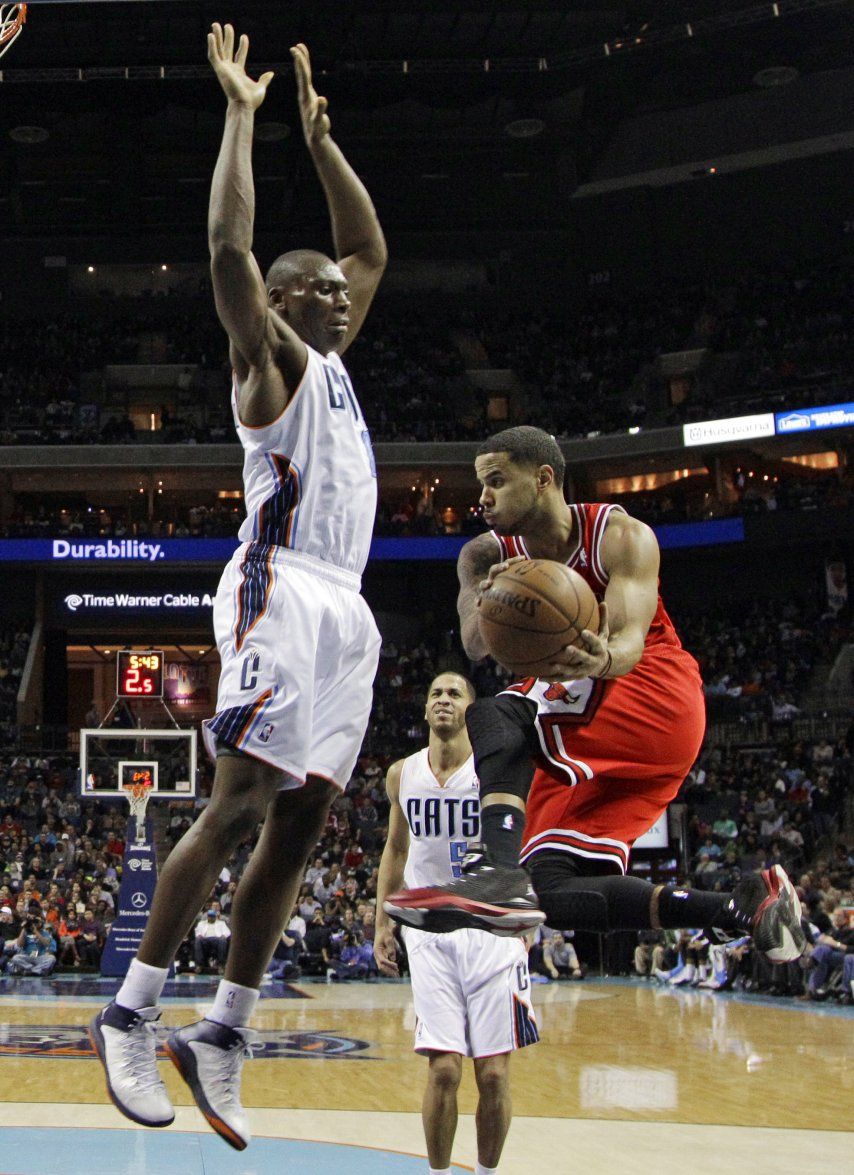 Augustin anota 28; Bulls vencen a Bobcats