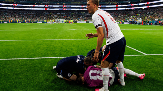 Mundial 2026: Celebración de Jordan Henderson con los hinchas termina con inesperada caída Mundial 2026: Celebración de Jordan Henderson con los hinchas termina con inesperada caída