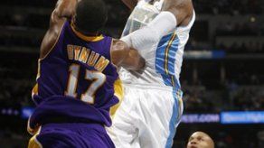Lakers sufren abrumadora derrota ante entusiasmados Nuggets