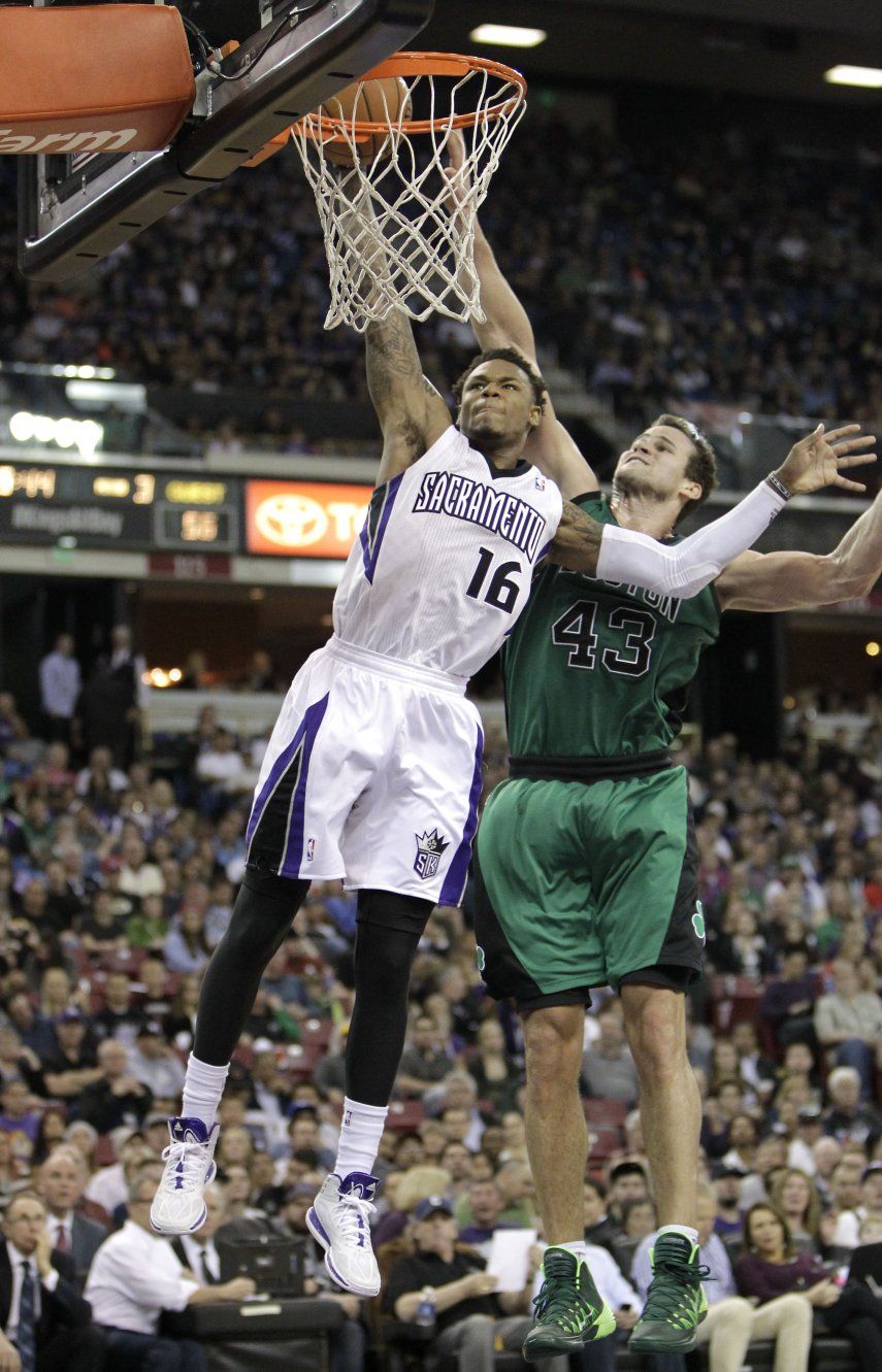 Con ofensiva de Gay, Kings ganan 105-98 a Celtics