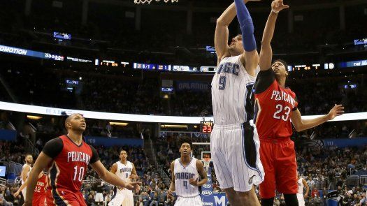 Oladipo y Vucevic lideran remontada de Magic ante Pelicans