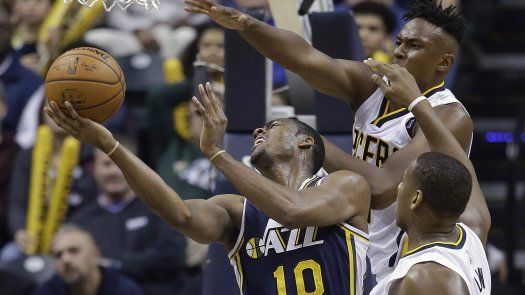 Favors anota 18 y el Jazz arrolla a los Pacers