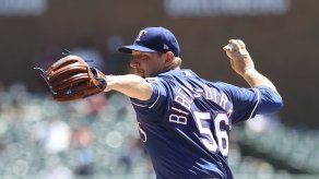 Bibens-Dirkx se luce y los Rangers blanquean 3-0 a Detroit