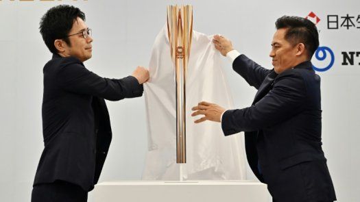Tokio-2020 presenta una antorcha con forma de sakura