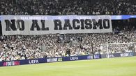 El estadio Santiago Bernabéu apoya a Vinicius con cartel No al racismo El estadio Santiago Bernabéu apoya a Vinicius con cartel No al racismo