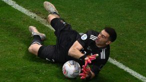 Por política suspendieron Brasil-Argentina, dice arquero Martínez