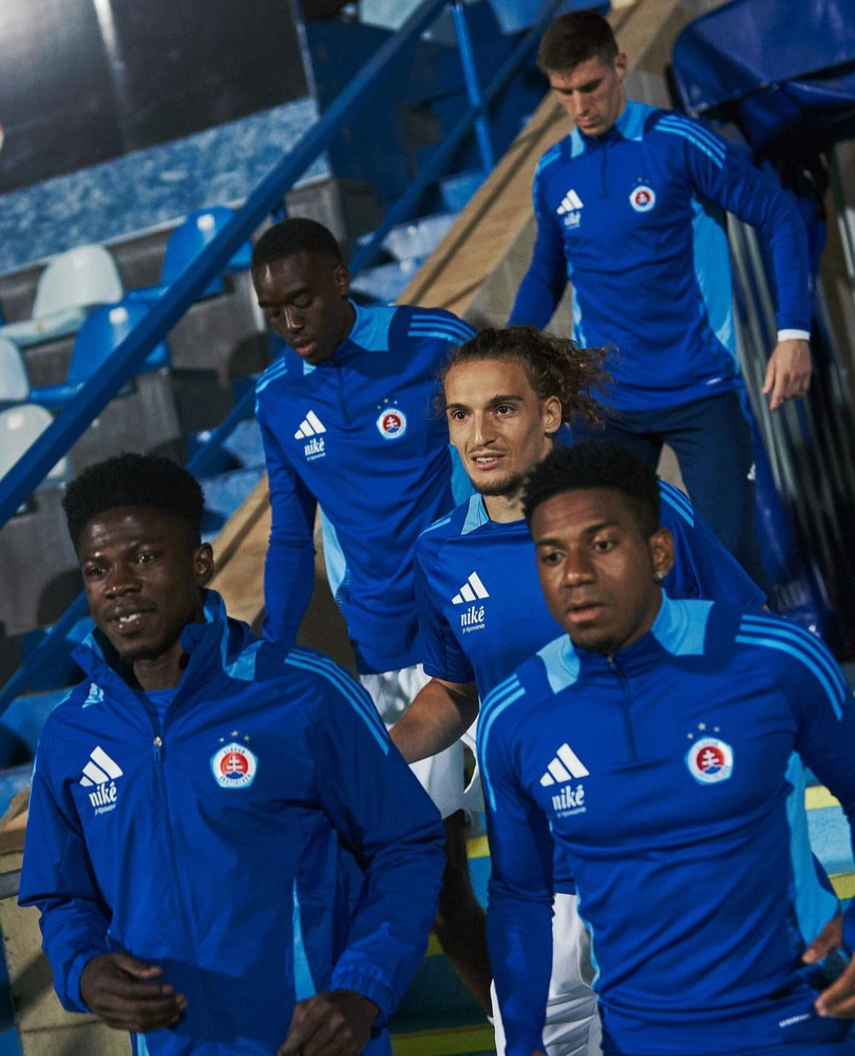 César Blackman jugó todo el partido en triunfo del Slovan Bratislava