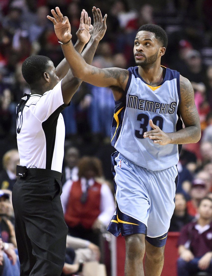 Allen aporta 22 puntos a triunfo de Grizzlies sobre Rockets