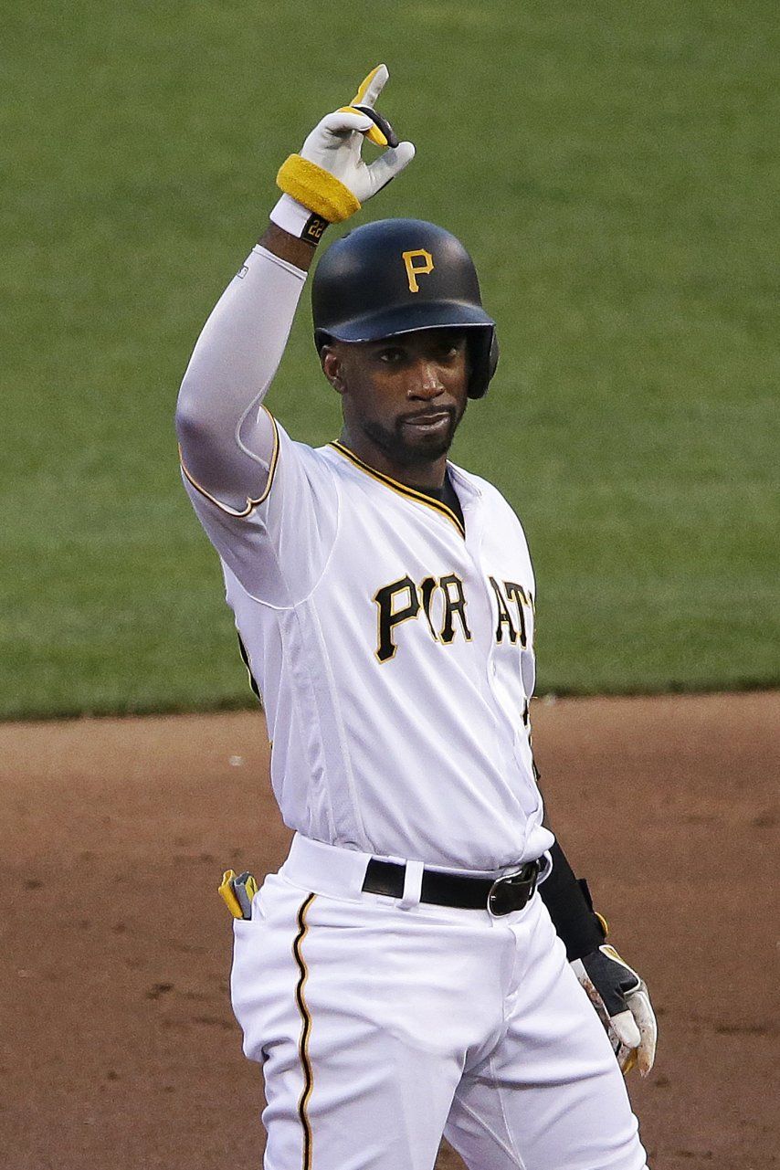 Cole lanza la ruta completa, Piratas apalean a Seattle