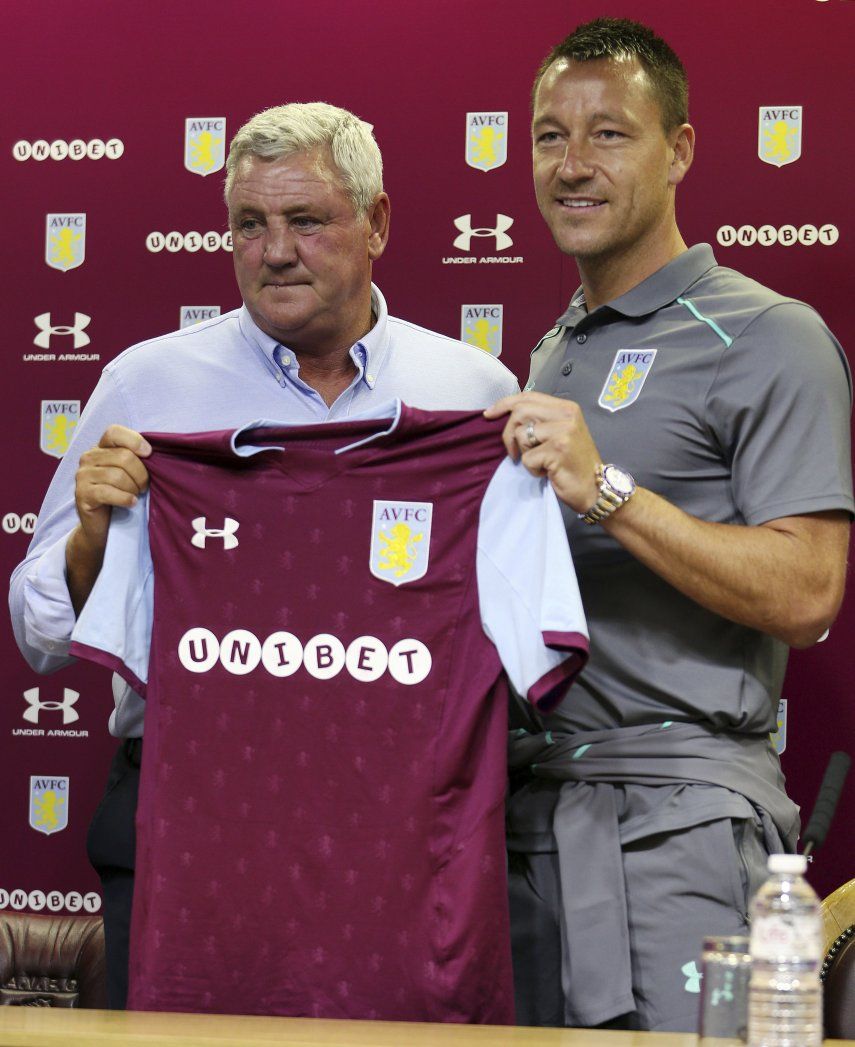 John Terry, excapitán del Chelsea, firma con Aston Villa