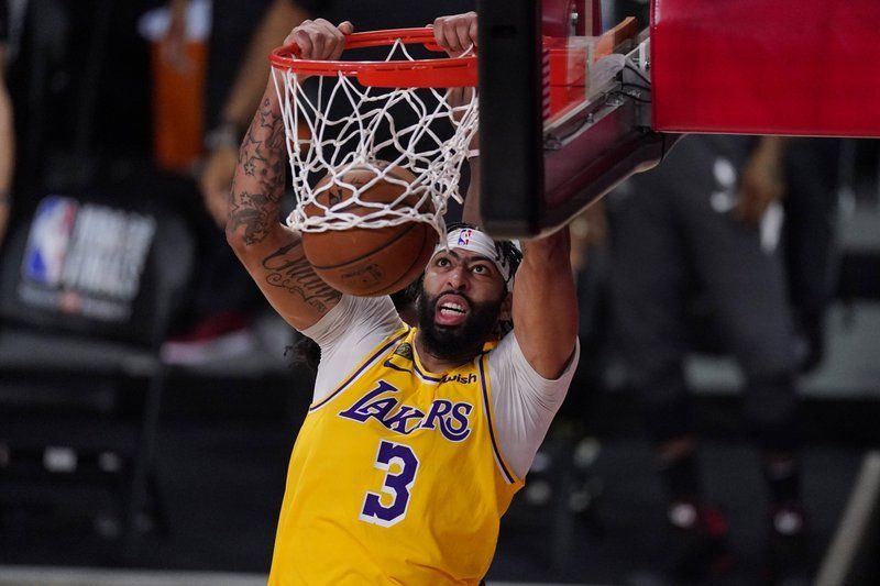 Los Lakers ganan sin problemas el primer partido de la final de la NBA