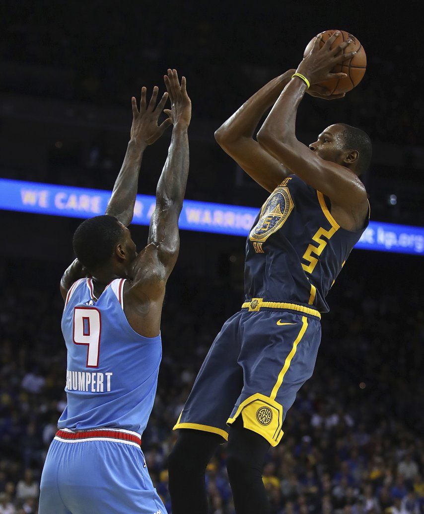 Durant anota 44 puntos y los Warriors contienen a los Kings