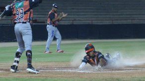 Los Santos se pone a un juego de avanzar a la Gran Final