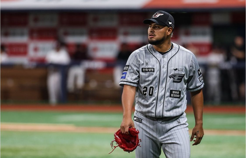 Panameño Jaime Barría sigue brillando en el béisbol de Corea