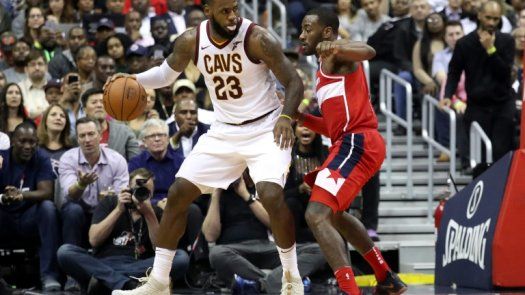 LeBron se rebela con 57 puntos y frena la caída libre de los Cavaliers