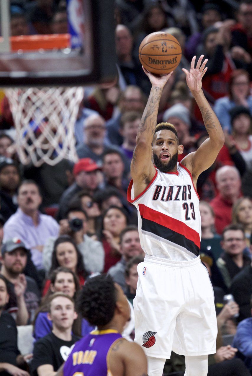 Trail Blazers vencen a los Lakers por 118-109