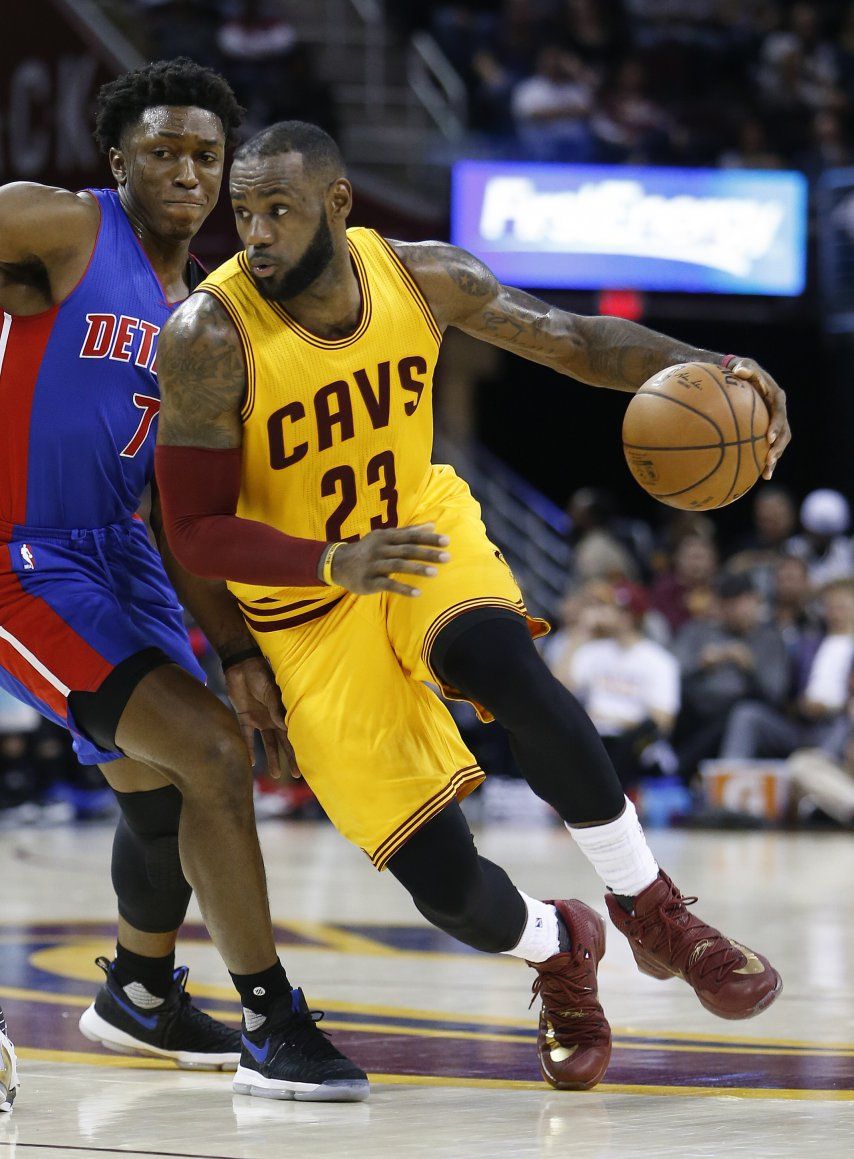 LeBron se pierde práctica por declaración en demanda