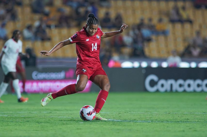 &nbsp;Yerenis De León