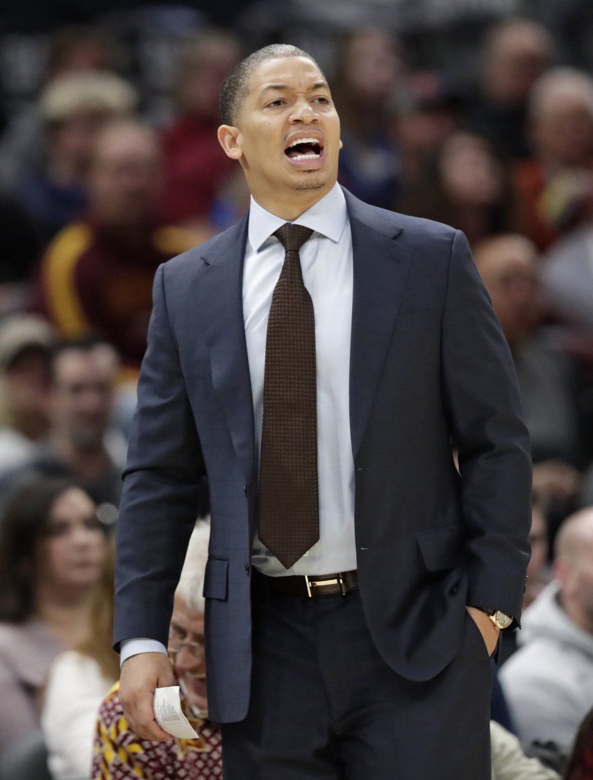 Fuentes AP: Cavaliers despiden a entrenador Tyronn Lue