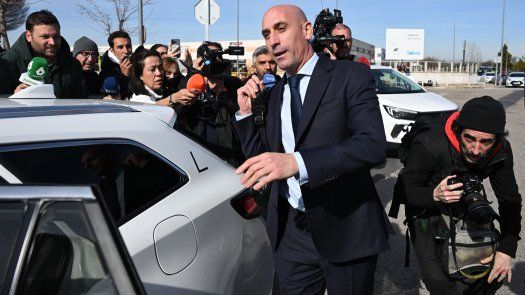 Luis Rubiales es condenado a 18 meses de multa por beso a Jenni Hermoso