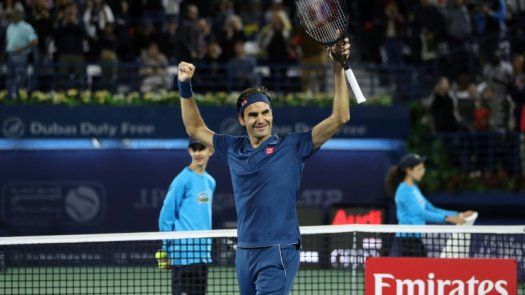 Federer agranda su leyenda con su 100º trofeo como profesional