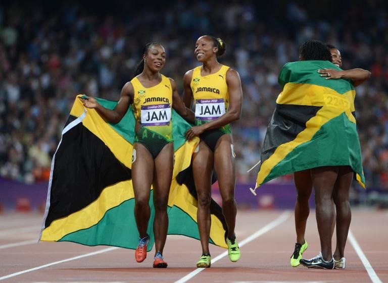 Multimedallista olímpica Simpson de Jamaica suspendida por dopaje