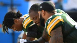 Los Packers seguirán cruzando los brazos durante el himno nacional