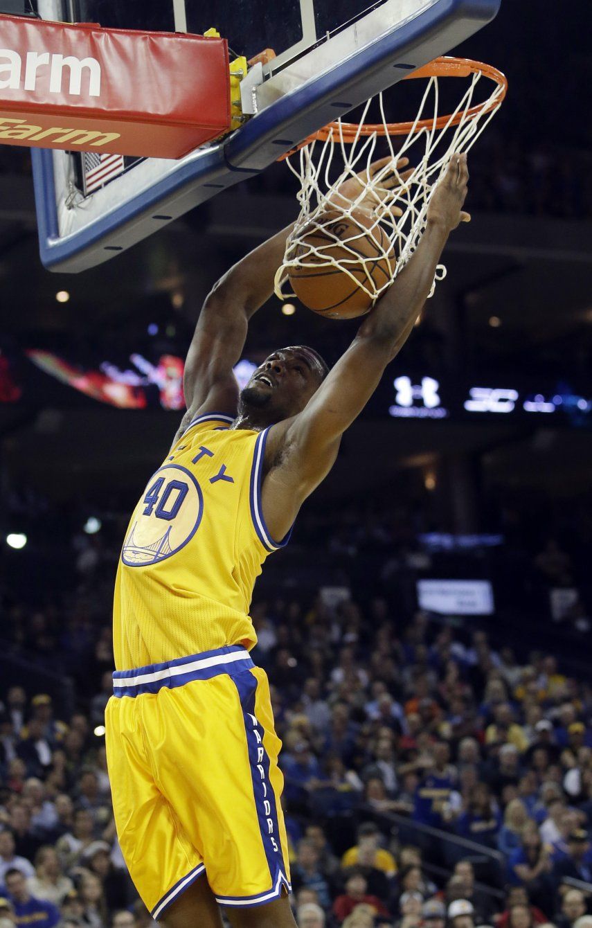 Warriors ganan a Hawks sin Curry, siguen firmes en su cancha