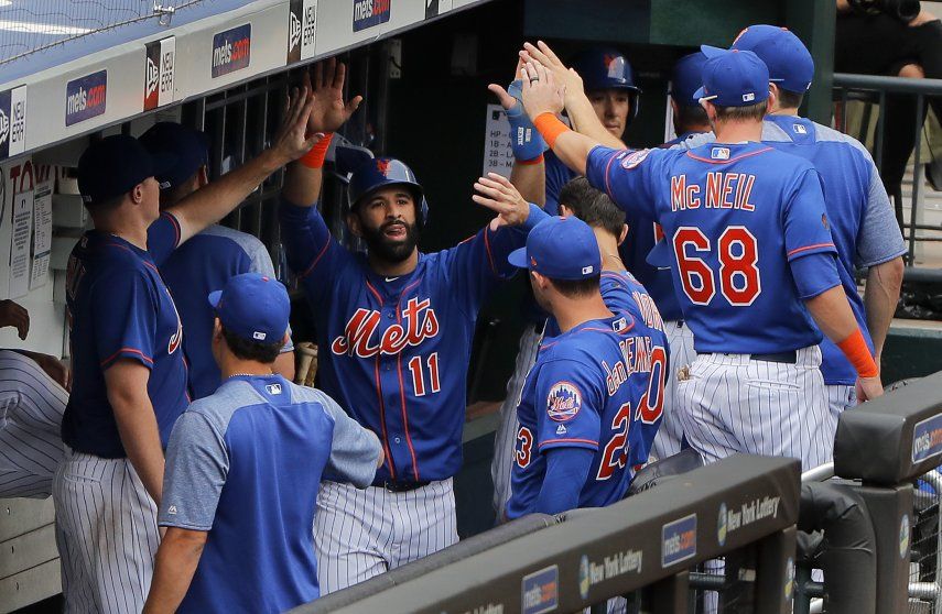 Oswalt logra su primera victoria, Mets vencen a Padres
