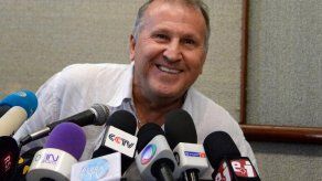 Zico lanza su candidatura a la presidencia de la FIFA